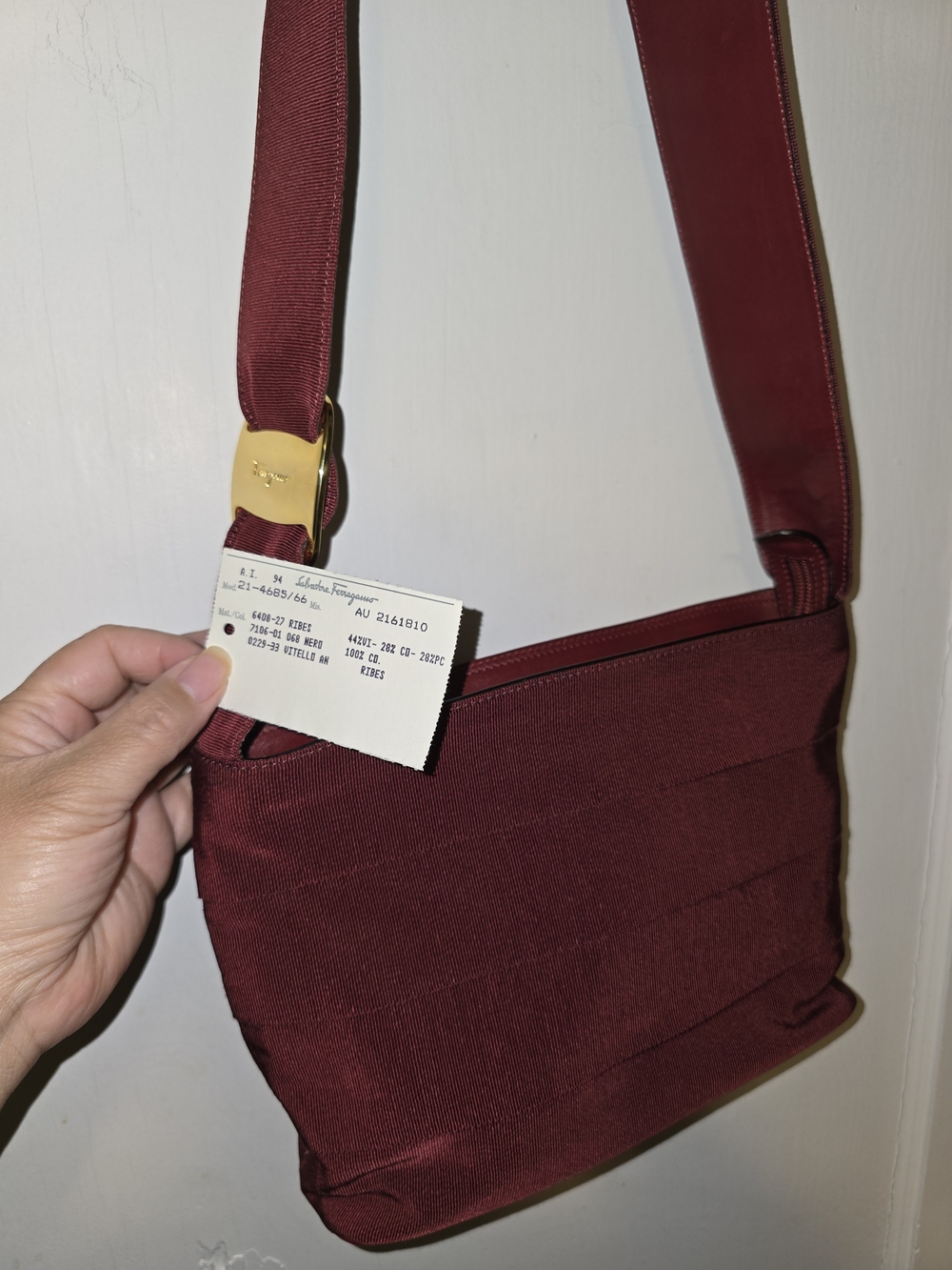 Salvatore Ferragamo Red Ribes Zip Shoulder Bag Gold HW Leather Interior Vintage